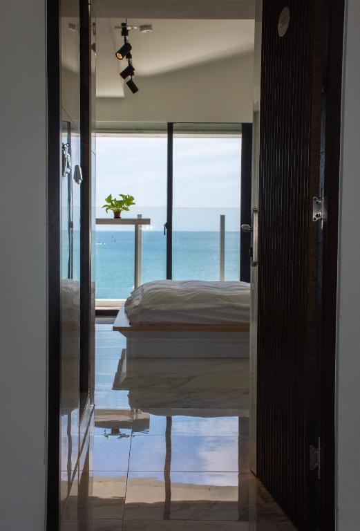 漫步白沙 (BEACH FRONT VILLA)