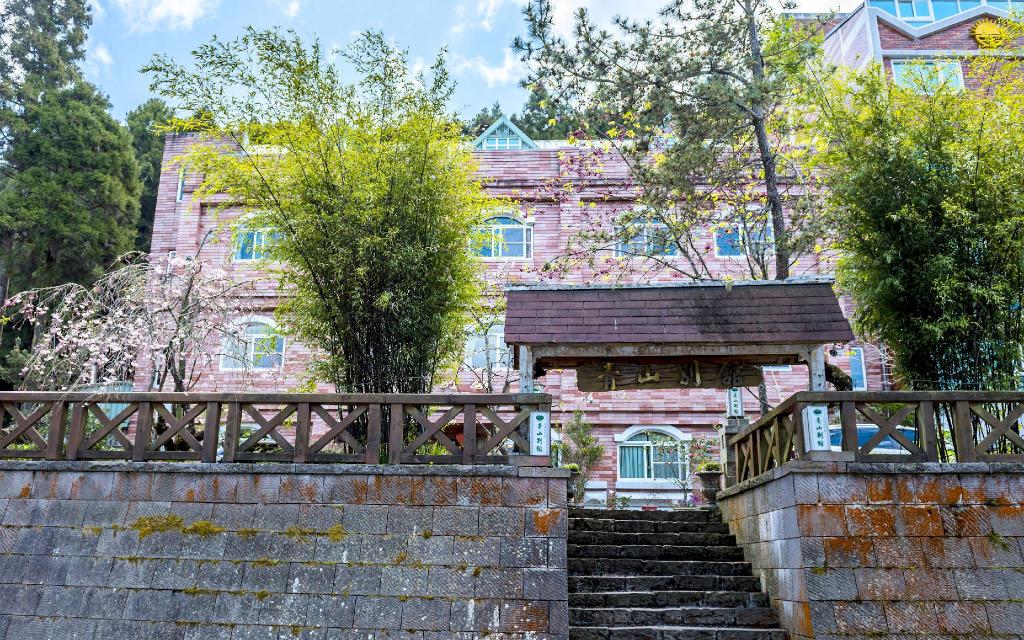 青山別館 (Chinshan Hotel)