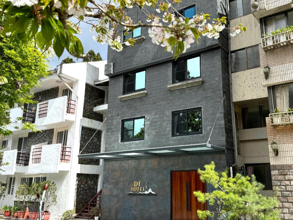 大峯山莊 (Dafeng Hotel)