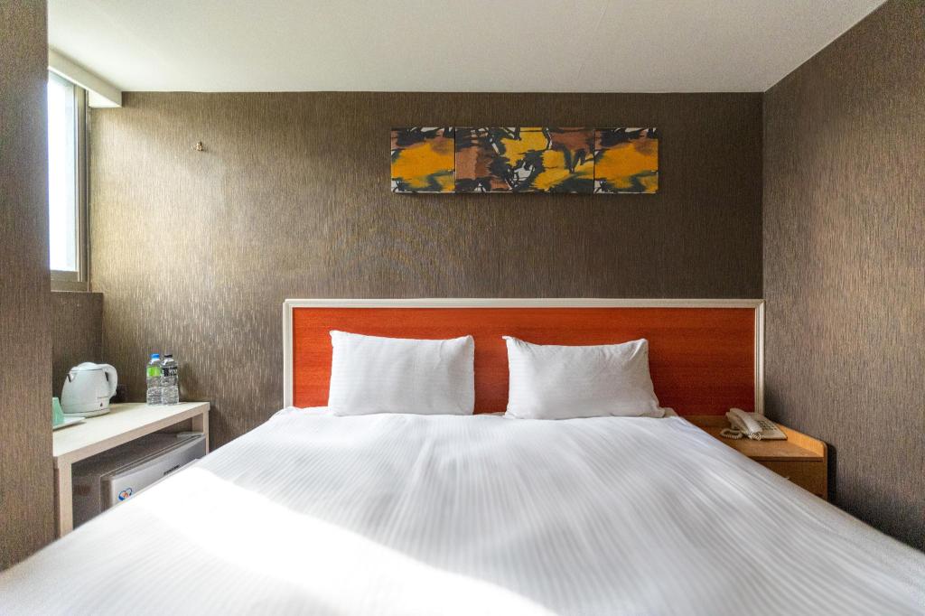 以琳商務旅館 (elimhotel taoyuan)