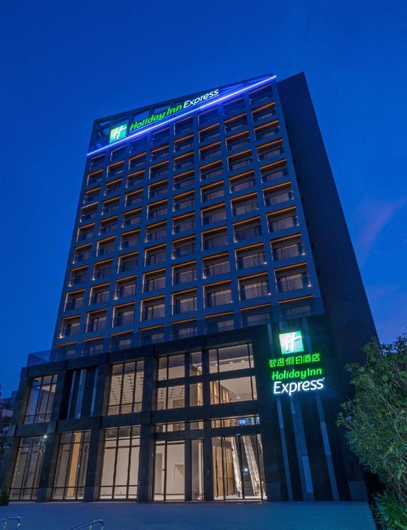 嘉義智選假日飯店 (Holiday Inn Express Chiayi By IHG)