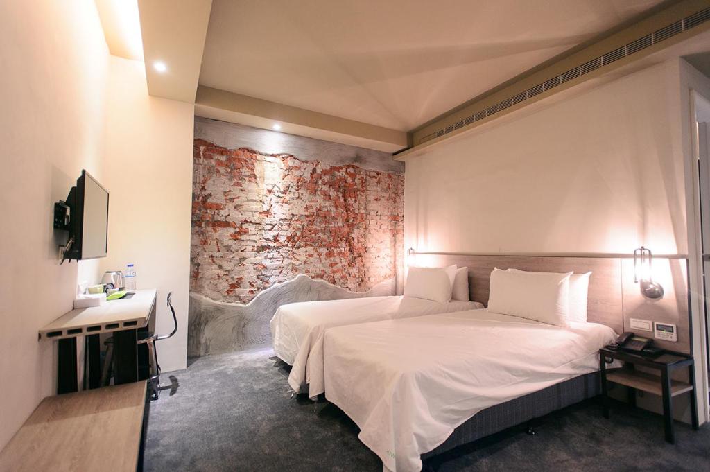 奇異果快捷旅店 - 站前二館 (Kiwi Express Hotel – Taichung Station Branch II)