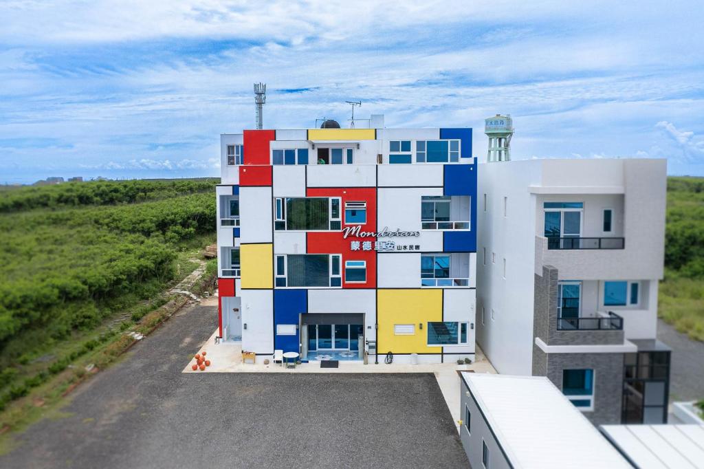 蒙德里安山水民宿 (Mondrian Guest House)