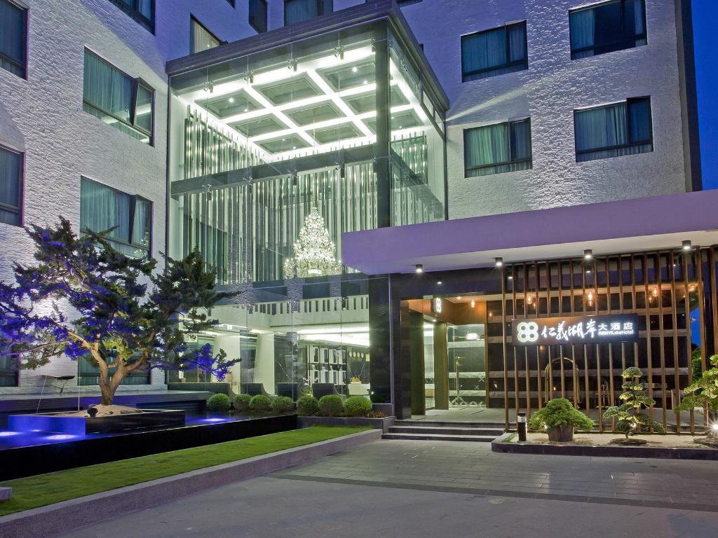 仁義湖岸大酒店 (Renyi Lake Hotel)