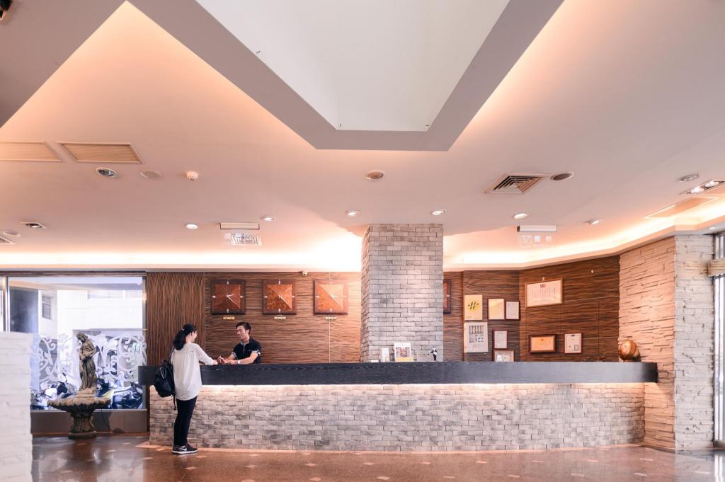 華登商務大飯店 (Waugh Den Business Hotel)