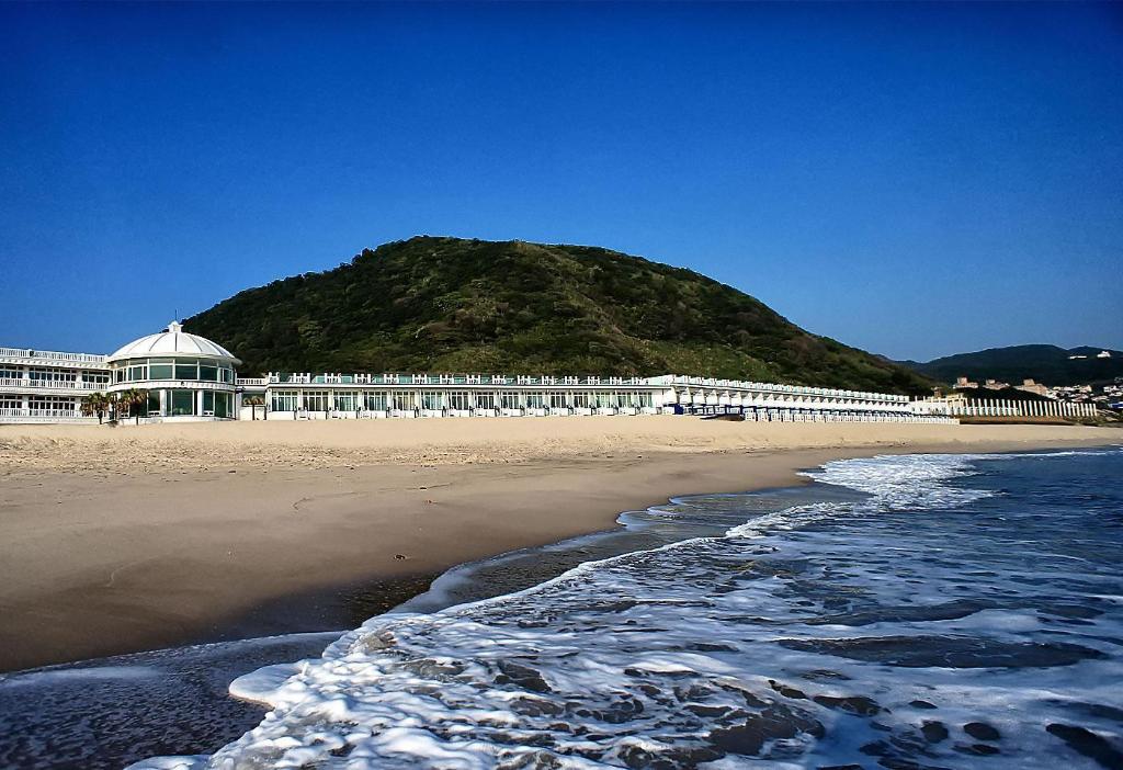 白宮行館沙灘溫泉渡假村 (White House Beach Resort)