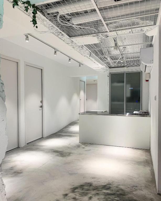 白色空間設計旅店 - 台北車站 (White Space Design Hotel - Taipei Main Station )