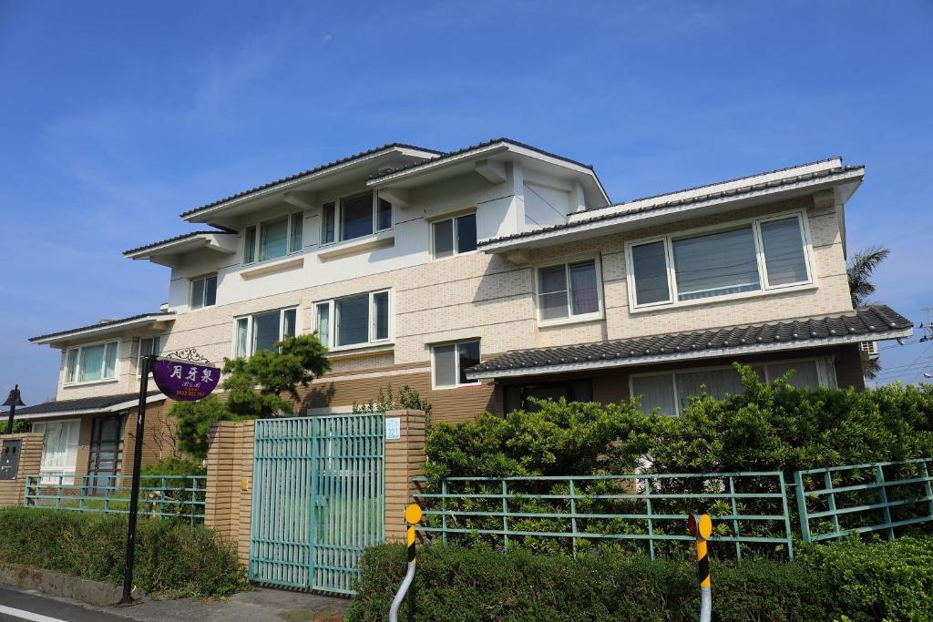 月牙泉渡假行館 (Yue Ya Guan Homestay)