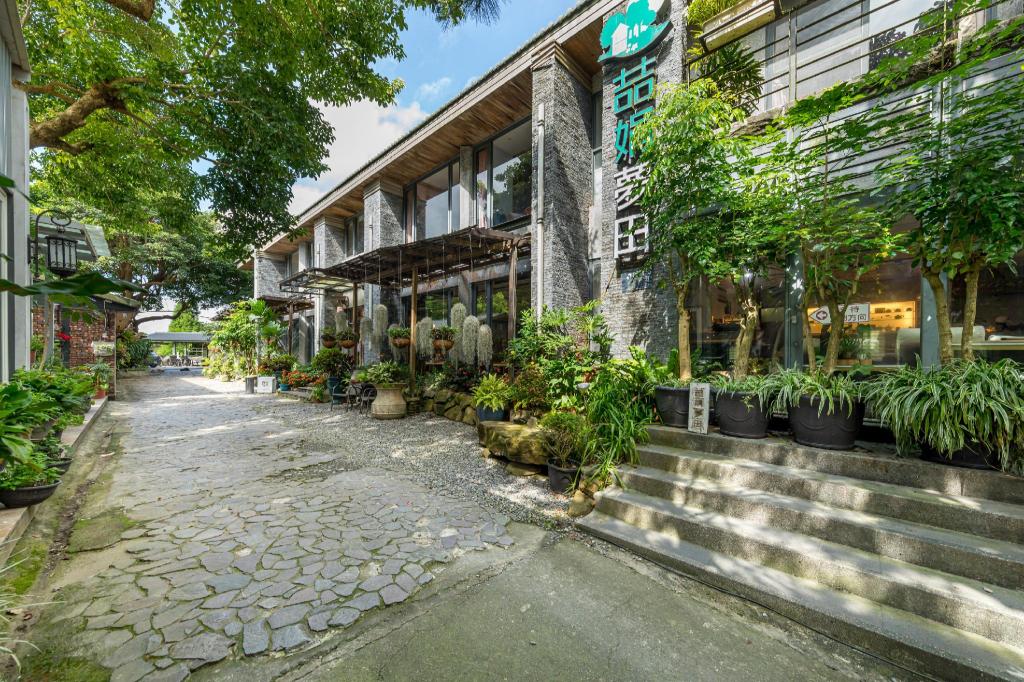 喆娟夢田 (Zhe Juan Meng Tian)